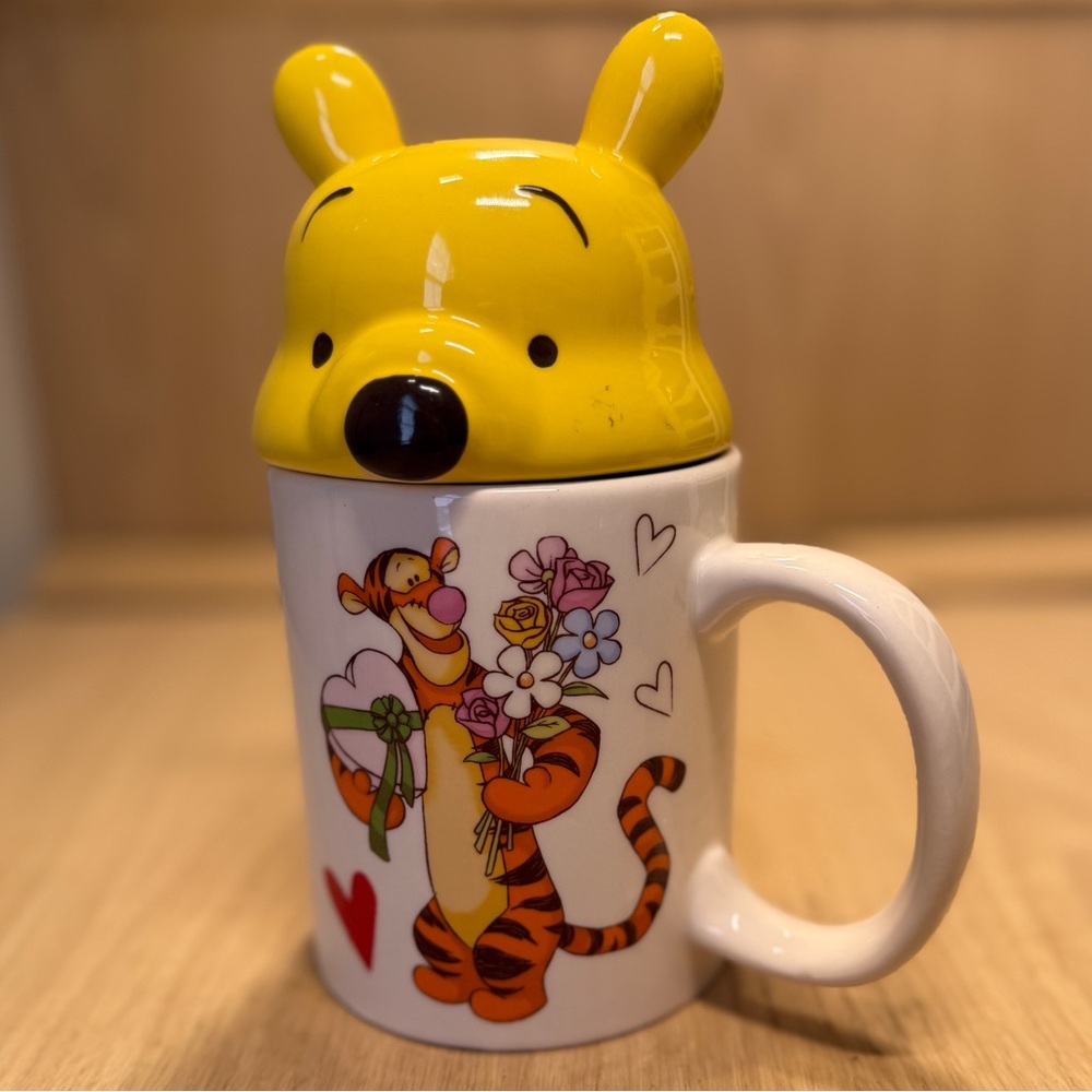 Disney Winnie the Pooh & Friends Valentine’s Day Mug w/ Lid